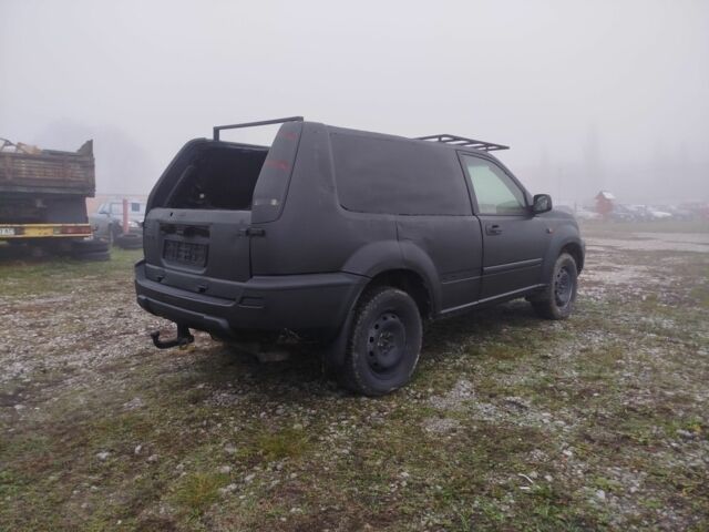 Черный Ниссан ИксТрейл, объемом двигателя 2.2 л и пробегом 300 тыс. км за 3000 $, фото 5 на Automoto.ua