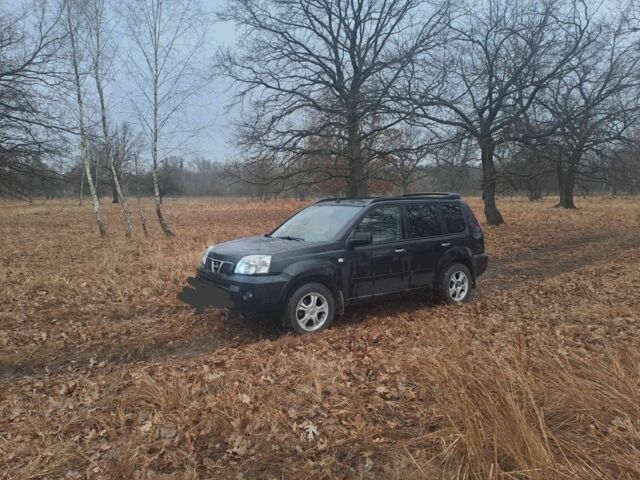 Черный Ниссан ИксТрейл, объемом двигателя 2.2 л и пробегом 290 тыс. км за 4500 $, фото 3 на Automoto.ua