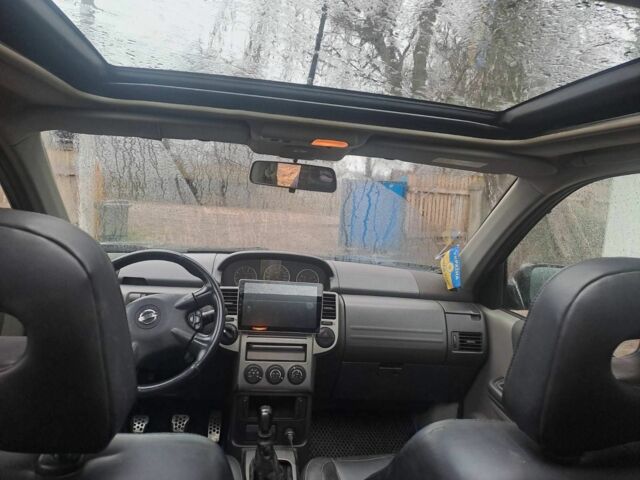 Черный Ниссан ИксТрейл, объемом двигателя 2.2 л и пробегом 290 тыс. км за 4500 $, фото 6 на Automoto.ua