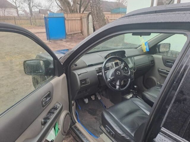 Черный Ниссан ИксТрейл, объемом двигателя 2.2 л и пробегом 290 тыс. км за 4500 $, фото 10 на Automoto.ua