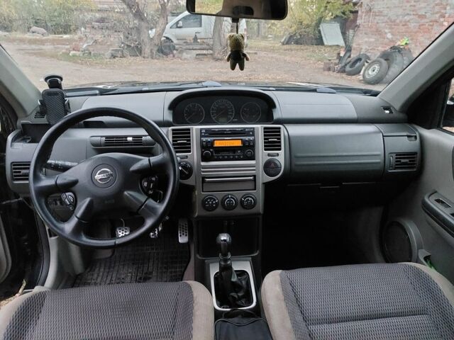 Черный Ниссан ИксТрейл, объемом двигателя 2.2 л и пробегом 260 тыс. км за 3000 $, фото 14 на Automoto.ua