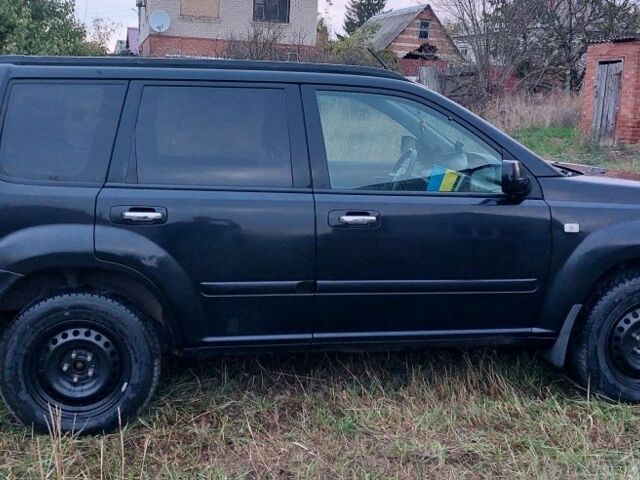 Черный Ниссан ИксТрейл, объемом двигателя 2.2 л и пробегом 260 тыс. км за 3000 $, фото 4 на Automoto.ua