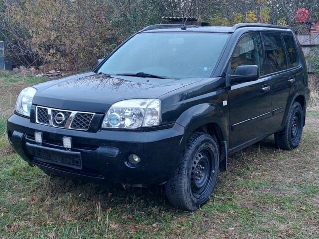 Черный Ниссан ИксТрейл, объемом двигателя 2.2 л и пробегом 260 тыс. км за 3000 $, фото 1 на Automoto.ua