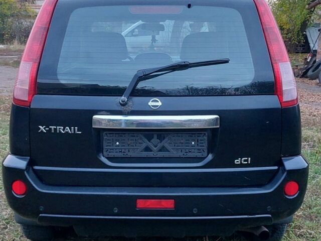 Черный Ниссан ИксТрейл, объемом двигателя 2.2 л и пробегом 260 тыс. км за 3000 $, фото 3 на Automoto.ua