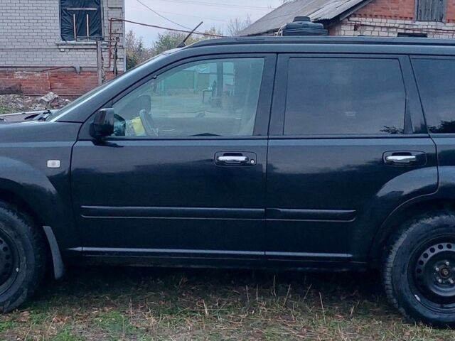 Черный Ниссан ИксТрейл, объемом двигателя 2.2 л и пробегом 260 тыс. км за 3000 $, фото 5 на Automoto.ua