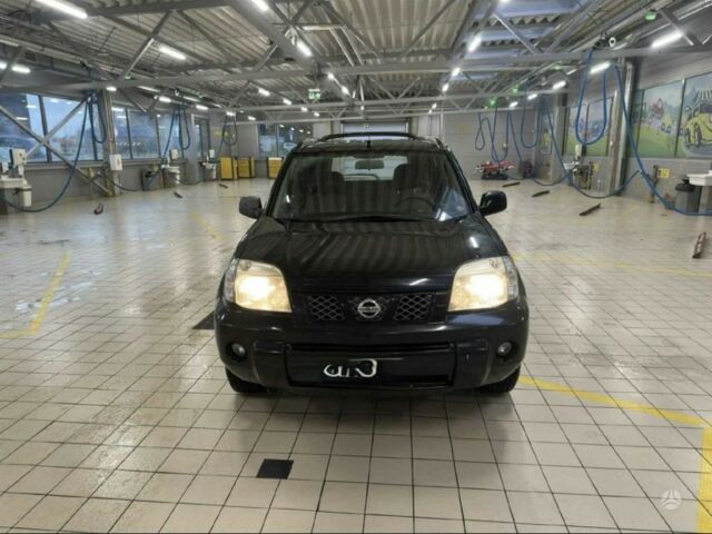 Черный Ниссан ИксТрейл, объемом двигателя 2.2 л и пробегом 330 тыс. км за 4389 $, фото 1 на Automoto.ua