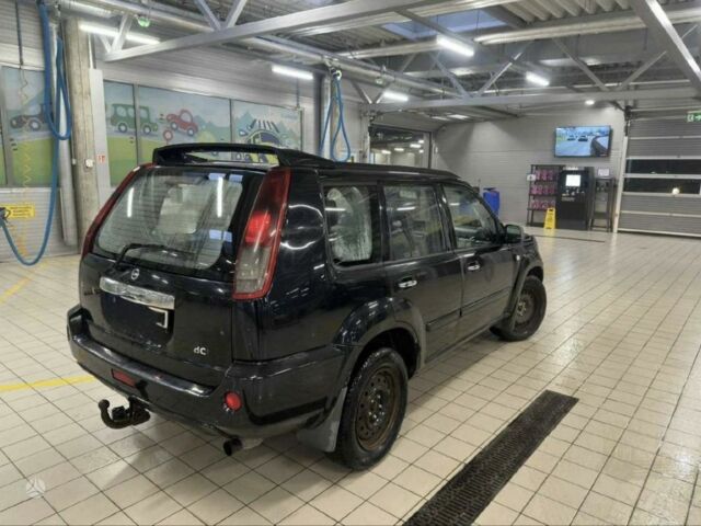 Черный Ниссан ИксТрейл, объемом двигателя 2.2 л и пробегом 330 тыс. км за 4389 $, фото 3 на Automoto.ua