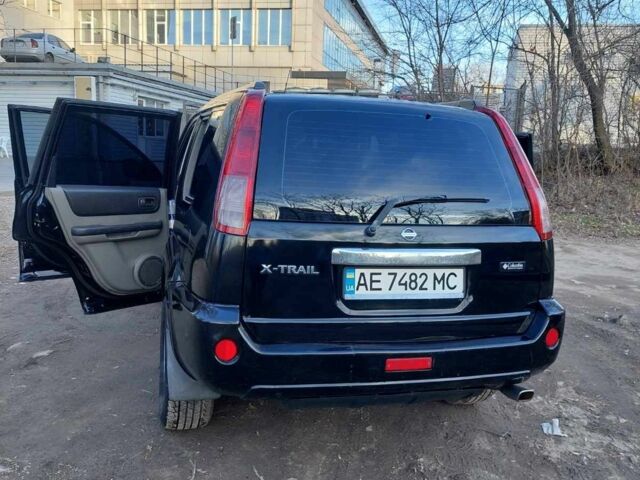 Черный Ниссан ИксТрейл, объемом двигателя 2 л и пробегом 250 тыс. км за 6533 $, фото 1 на Automoto.ua
