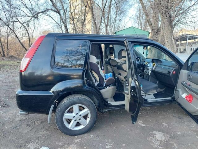 Черный Ниссан ИксТрейл, объемом двигателя 2 л и пробегом 250 тыс. км за 6533 $, фото 5 на Automoto.ua