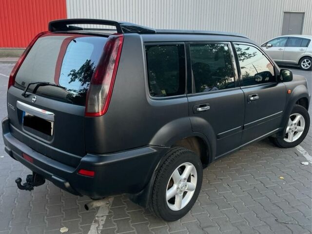 Черный Ниссан ИксТрейл, объемом двигателя 2.2 л и пробегом 412 тыс. км за 2900 $, фото 5 на Automoto.ua