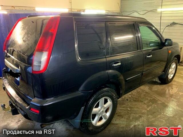 Черный Ниссан ИксТрейл, объемом двигателя 2.2 л и пробегом 372 тыс. км за 3500 $, фото 6 на Automoto.ua