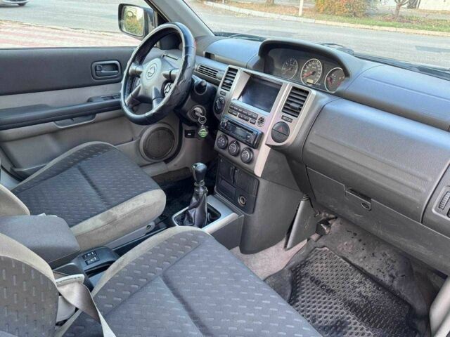 Черный Ниссан ИксТрейл, объемом двигателя 2.2 л и пробегом 250 тыс. км за 2500 $, фото 8 на Automoto.ua