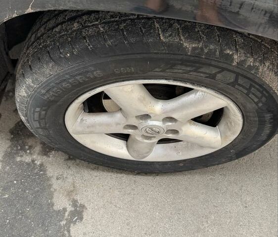 Черный Ниссан ИксТрейл, объемом двигателя 2.2 л и пробегом 385 тыс. км за 2800 $, фото 2 на Automoto.ua