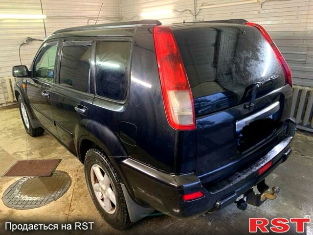 Черный Ниссан ИксТрейл, объемом двигателя 2.2 л и пробегом 372 тыс. км за 3500 $, фото 5 на Automoto.ua