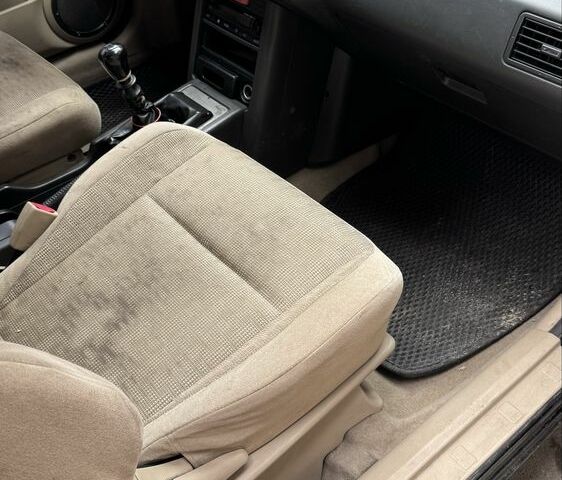 Черный Ниссан ИксТрейл, объемом двигателя 2.2 л и пробегом 385 тыс. км за 2800 $, фото 4 на Automoto.ua