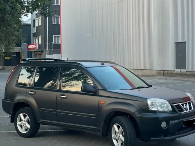 Черный Ниссан ИксТрейл, объемом двигателя 2.2 л и пробегом 412 тыс. км за 2900 $, фото 3 на Automoto.ua