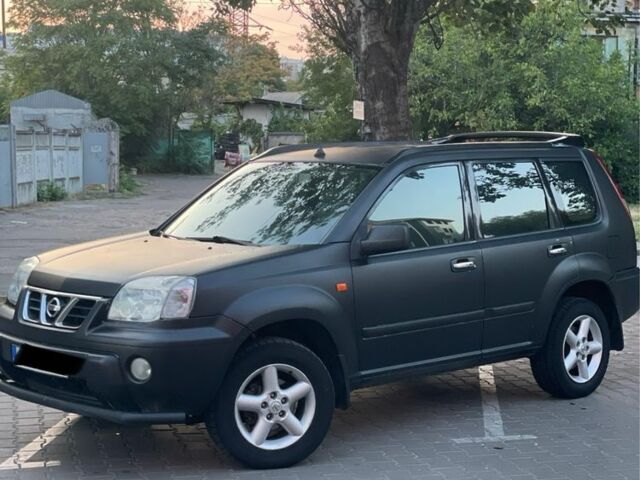 Черный Ниссан ИксТрейл, объемом двигателя 2.2 л и пробегом 412 тыс. км за 2900 $, фото 2 на Automoto.ua