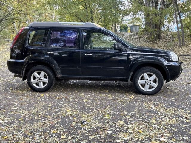 Черный Ниссан ИксТрейл, объемом двигателя 2.2 л и пробегом 275 тыс. км за 3000 $, фото 7 на Automoto.ua