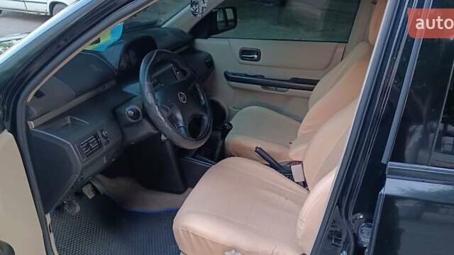 Черный Ниссан ИксТрейл, объемом двигателя 2 л и пробегом 300 тыс. км за 6300 $, фото 1 на Automoto.ua