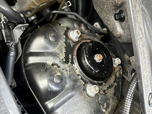 Черный Ниссан ИксТрейл, объемом двигателя 2.2 л и пробегом 275 тыс. км за 3000 $, фото 12 на Automoto.ua