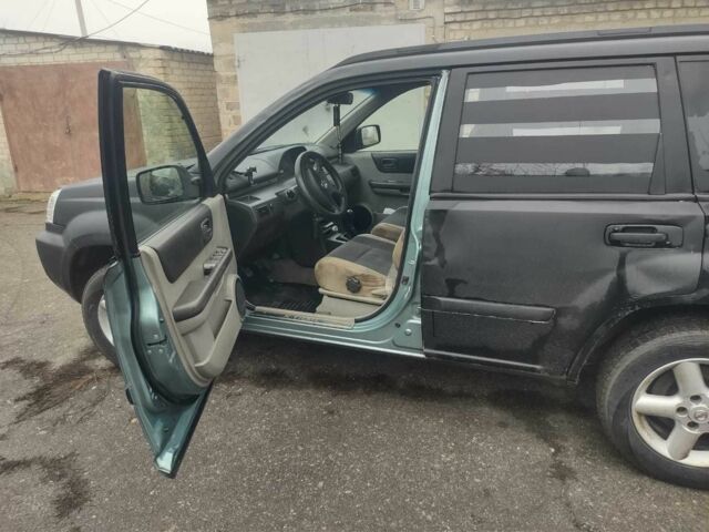 Черный Ниссан ИксТрейл, объемом двигателя 2.2 л и пробегом 220 тыс. км за 3350 $, фото 6 на Automoto.ua