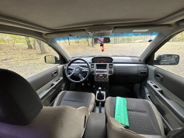 Черный Ниссан ИксТрейл, объемом двигателя 2.2 л и пробегом 275 тыс. км за 3000 $, фото 9 на Automoto.ua