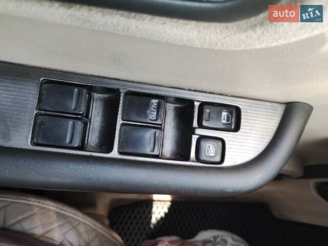 Черный Ниссан ИксТрейл, объемом двигателя 2 л и пробегом 227 тыс. км за 5200 $, фото 4 на Automoto.ua