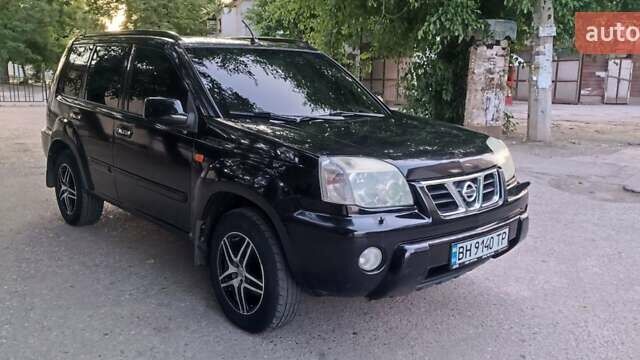 Черный Ниссан ИксТрейл, объемом двигателя 2 л и пробегом 300 тыс. км за 6300 $, фото 3 на Automoto.ua