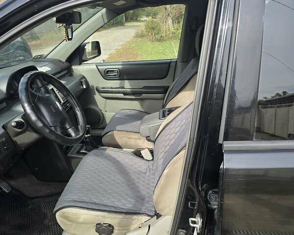 Черный Ниссан ИксТрейл, объемом двигателя 2.2 л и пробегом 300 тыс. км за 3300 $, фото 10 на Automoto.ua