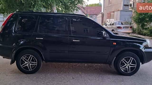 Черный Ниссан ИксТрейл, объемом двигателя 2 л и пробегом 300 тыс. км за 6300 $, фото 7 на Automoto.ua