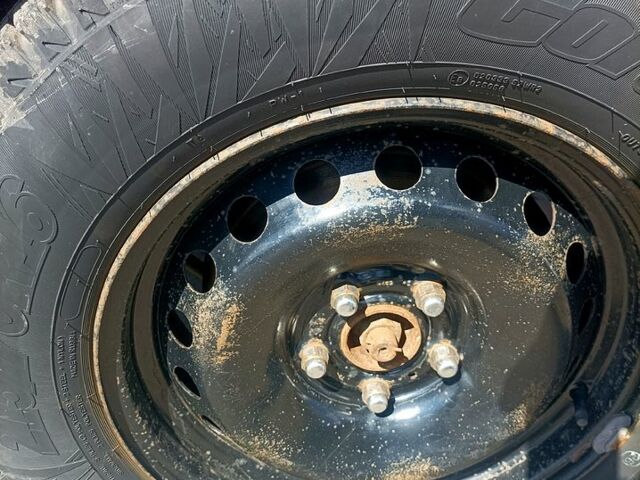 Черный Ниссан ИксТрейл, объемом двигателя 2.2 л и пробегом 333 тыс. км за 6500 $, фото 13 на Automoto.ua