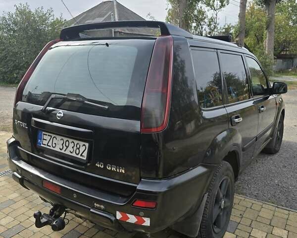 Черный Ниссан ИксТрейл, объемом двигателя 2.2 л и пробегом 300 тыс. км за 3300 $, фото 4 на Automoto.ua