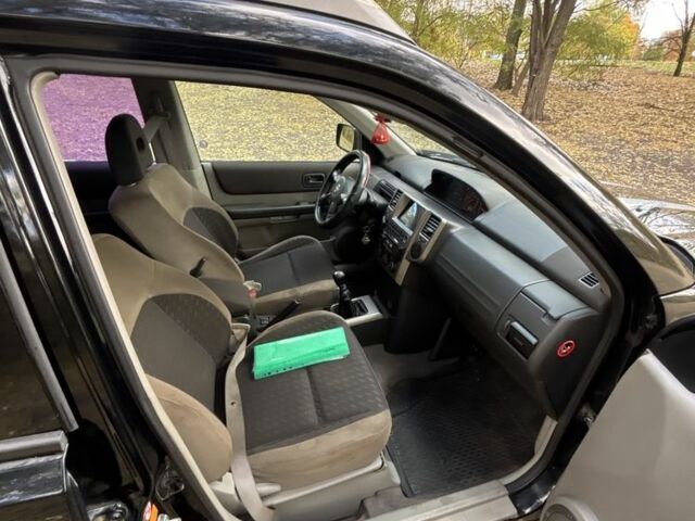 Черный Ниссан ИксТрейл, объемом двигателя 2.2 л и пробегом 275 тыс. км за 3000 $, фото 8 на Automoto.ua