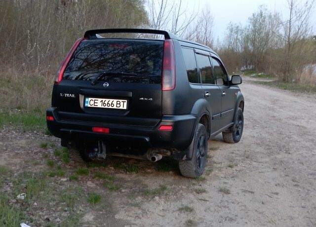 Черный Ниссан ИксТрейл, объемом двигателя 2 л и пробегом 380 тыс. км за 6500 $, фото 4 на Automoto.ua