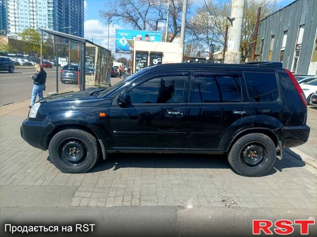 Черный Ниссан ИксТрейл, объемом двигателя 2.2 л и пробегом 333 тыс. км за 6500 $, фото 3 на Automoto.ua