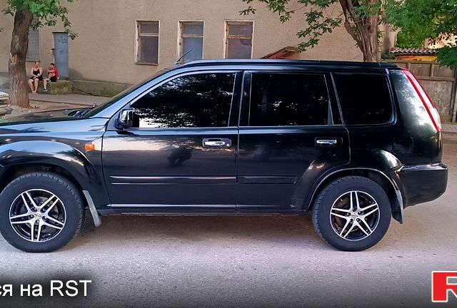 Черный Ниссан ИксТрейл, объемом двигателя 2 л и пробегом 250 тыс. км за 6300 $, фото 3 на Automoto.ua