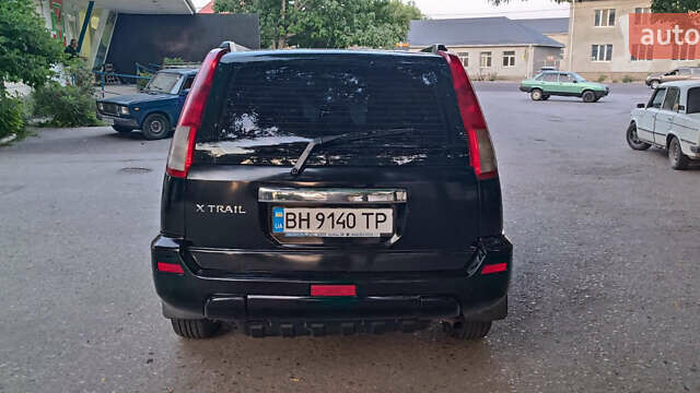 Черный Ниссан ИксТрейл, объемом двигателя 2 л и пробегом 300 тыс. км за 5500 $, фото 4 на Automoto.ua