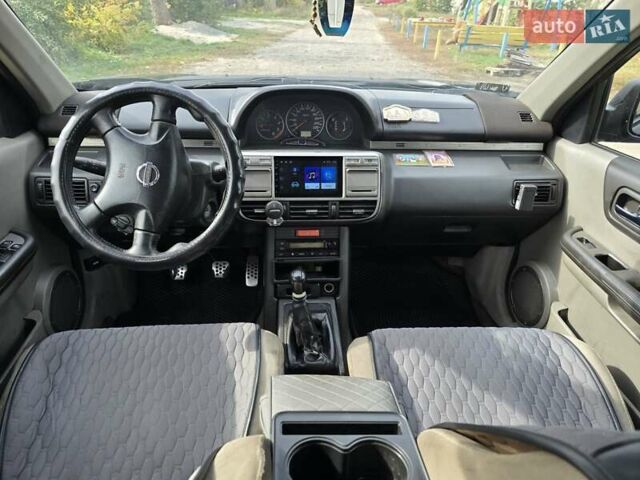 Черный Ниссан ИксТрейл, объемом двигателя 2.2 л и пробегом 300 тыс. км за 3300 $, фото 7 на Automoto.ua