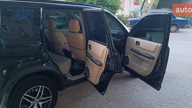 Черный Ниссан ИксТрейл, объемом двигателя 2 л и пробегом 300 тыс. км за 5500 $, фото 12 на Automoto.ua