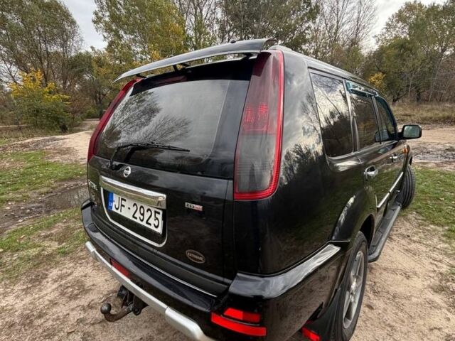 Черный Ниссан ИксТрейл, объемом двигателя 2.2 л и пробегом 300 тыс. км за 4000 $, фото 5 на Automoto.ua