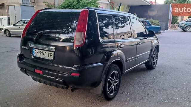 Черный Ниссан ИксТрейл, объемом двигателя 2 л и пробегом 300 тыс. км за 6300 $, фото 4 на Automoto.ua