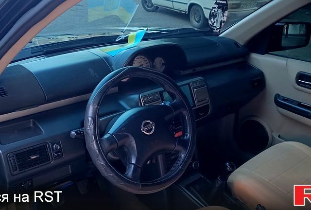 Черный Ниссан ИксТрейл, объемом двигателя 2 л и пробегом 257 тыс. км за 5800 $, фото 7 на Automoto.ua