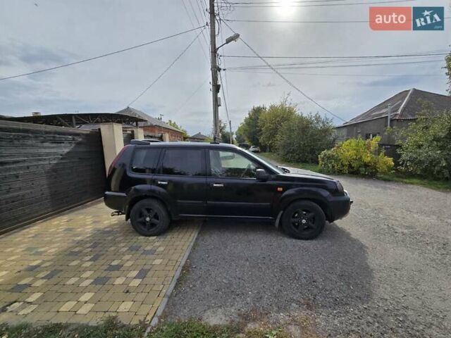 Черный Ниссан ИксТрейл, объемом двигателя 2.2 л и пробегом 300 тыс. км за 3300 $, фото 12 на Automoto.ua