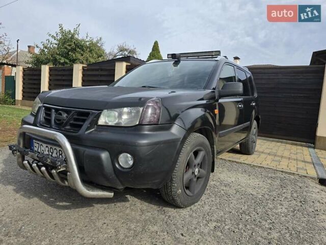 Черный Ниссан ИксТрейл, объемом двигателя 2.2 л и пробегом 300 тыс. км за 3300 $, фото 1 на Automoto.ua