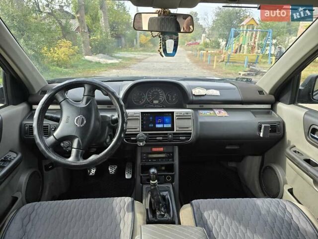 Черный Ниссан ИксТрейл, объемом двигателя 2.2 л и пробегом 300 тыс. км за 3300 $, фото 3 на Automoto.ua