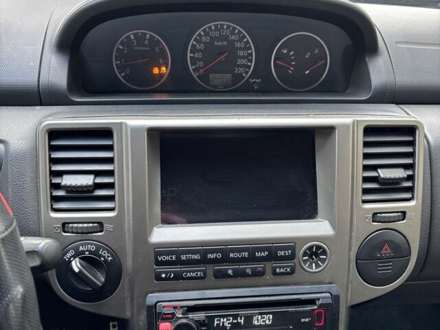 Черный Ниссан ИксТрейл, объемом двигателя 2.2 л и пробегом 275 тыс. км за 3000 $, фото 15 на Automoto.ua