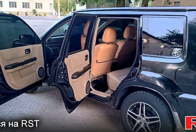 Черный Ниссан ИксТрейл, объемом двигателя 2 л и пробегом 257 тыс. км за 5800 $, фото 8 на Automoto.ua