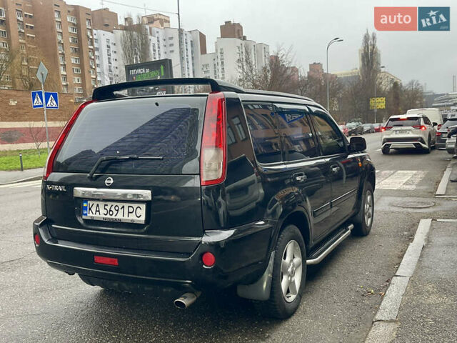 Черный Ниссан ИксТрейл, объемом двигателя 2 л и пробегом 320 тыс. км за 5600 $, фото 3 на Automoto.ua
