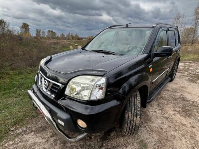 Черный Ниссан ИксТрейл, объемом двигателя 2.2 л и пробегом 300 тыс. км за 4000 $, фото 1 на Automoto.ua