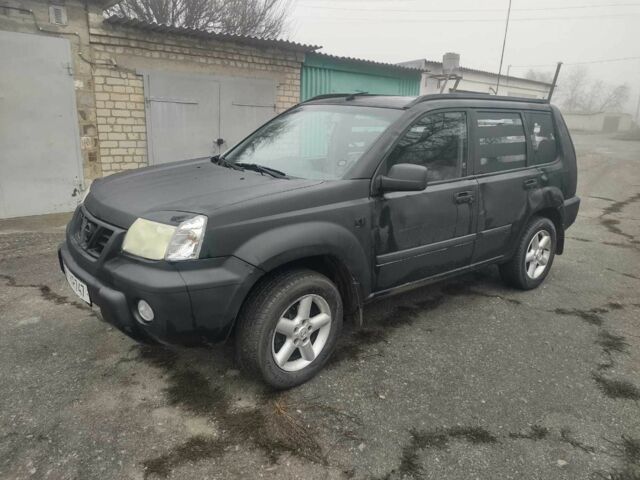 Черный Ниссан ИксТрейл, объемом двигателя 2.2 л и пробегом 220 тыс. км за 3350 $, фото 2 на Automoto.ua